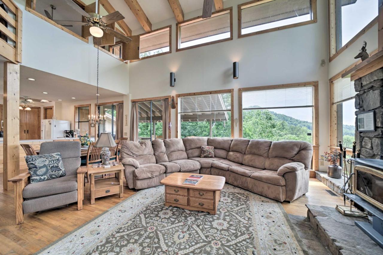 Vibrant Bryson City Home With Mtn Views And Deck! Esterno foto
