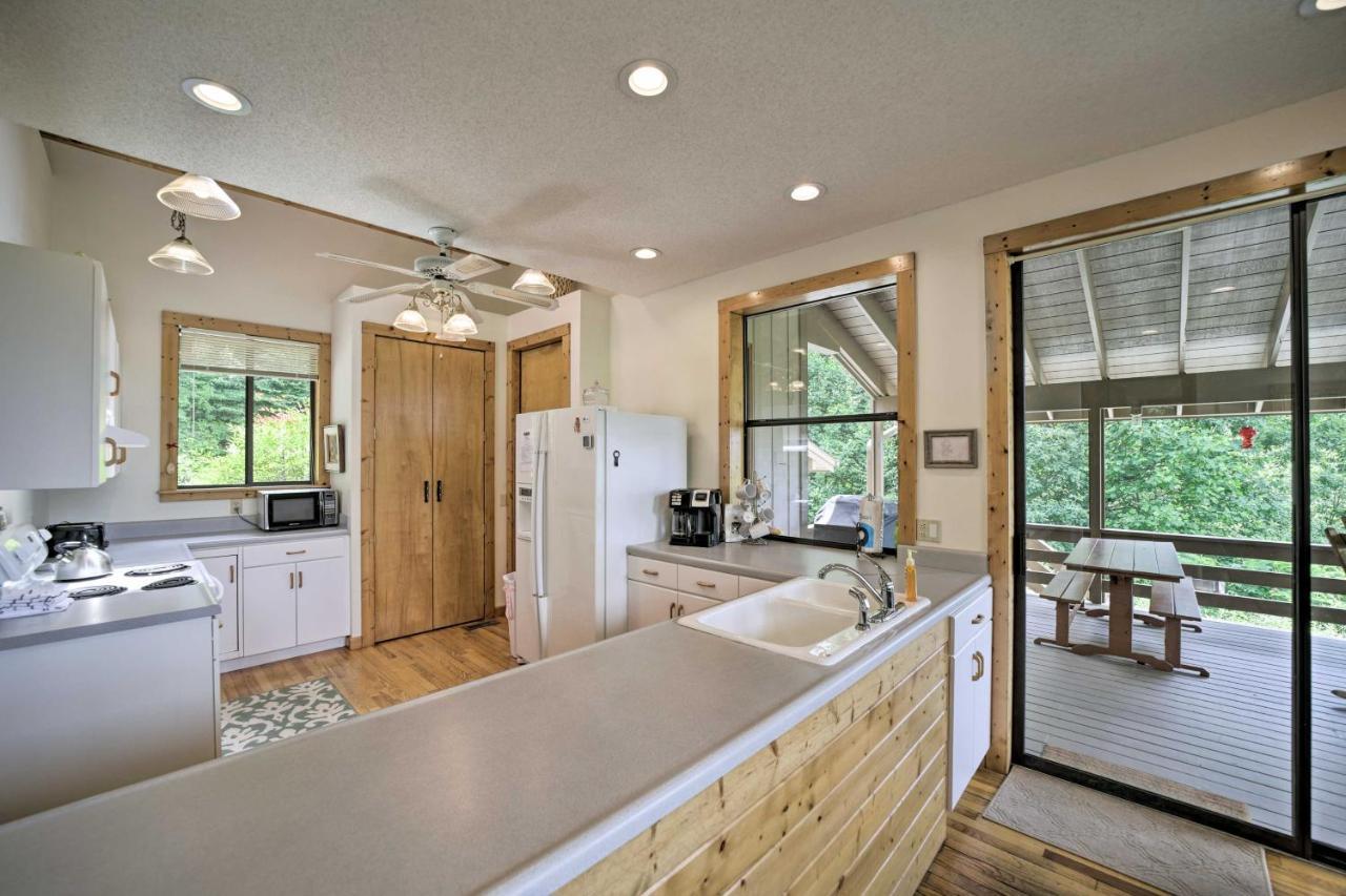 Vibrant Bryson City Home With Mtn Views And Deck! Esterno foto