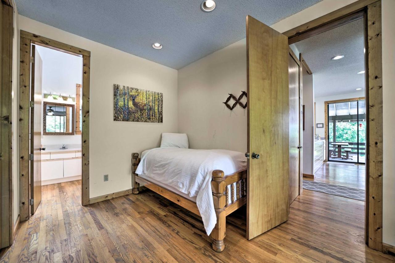 Vibrant Bryson City Home With Mtn Views And Deck! Esterno foto