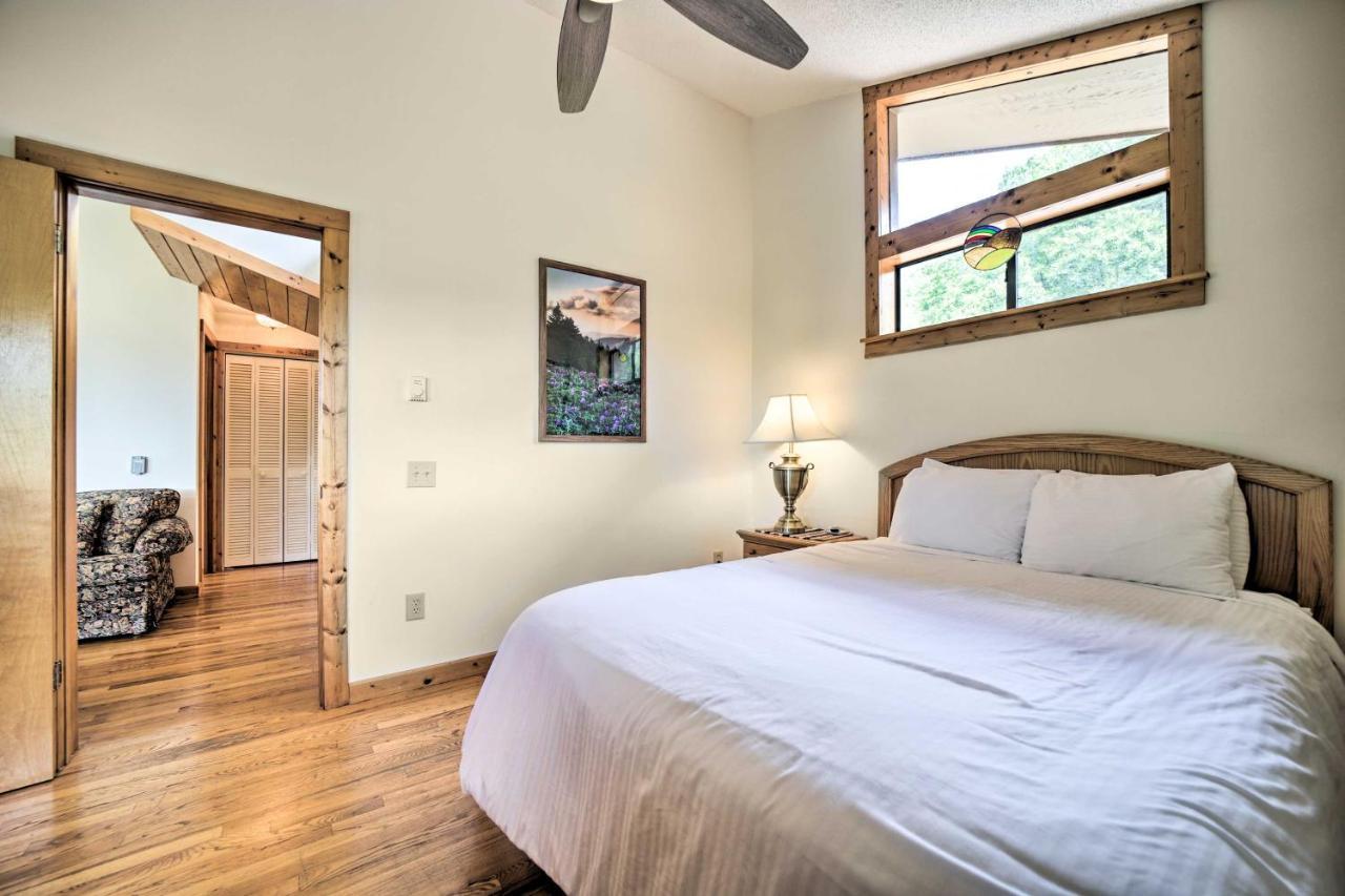 Vibrant Bryson City Home With Mtn Views And Deck! Esterno foto